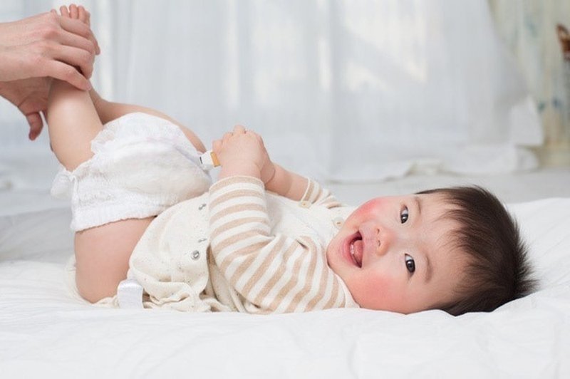 Mơ thấy bản thân mình đang thay tã thì con yêu tè
