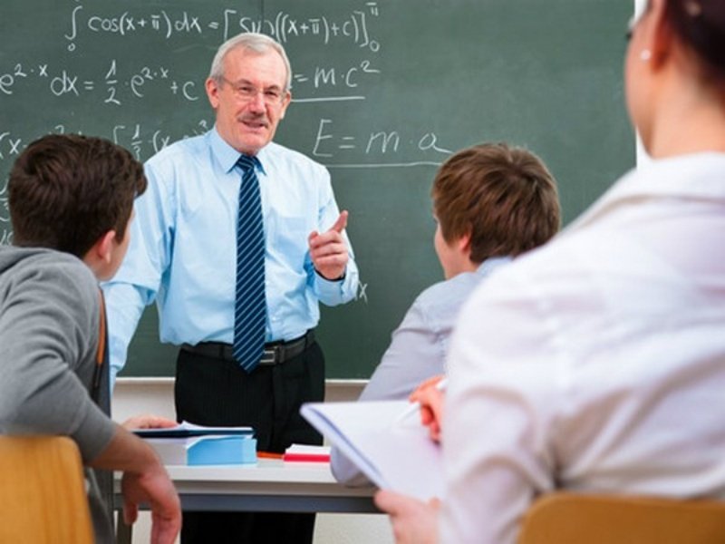 Chiêm bao thấy thầy giáo cũ tóc đã bạc có ý nghĩa gì?